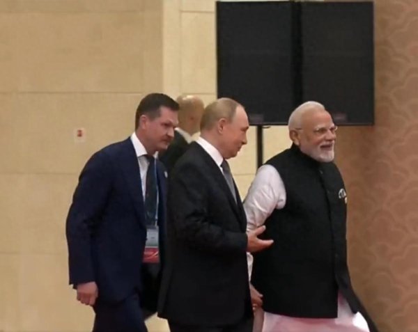 点石策略 中俄印三巨头聚在一起, 从未见过莫迪开心成这样, 美国醋坛子打翻