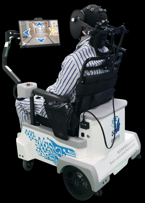 涨8配资 助重度肢体功能障碍患者“心想即动” 脑控轮椅亮相工博会